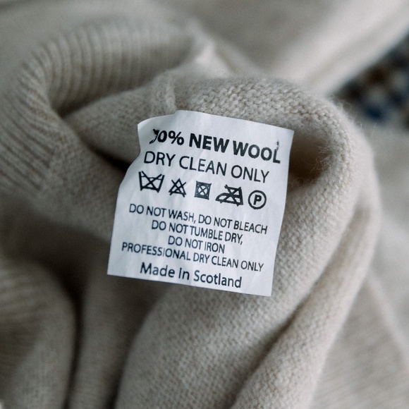 Hawick 100% Lambswool Sweater - Cream with Houndstooth Elbow Patches - Size M - Picture 11 of 12